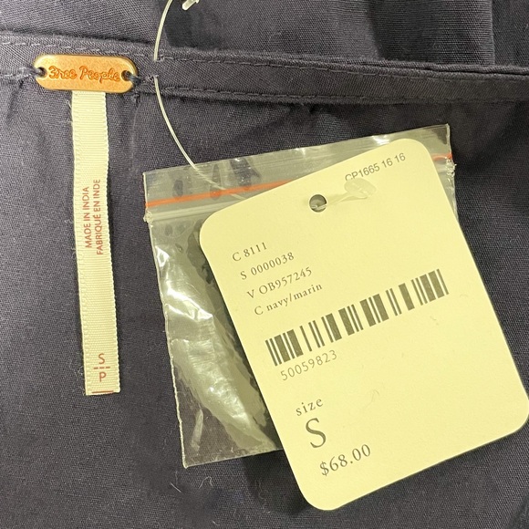 Free People Navy Veronica V Neck Buttons Top 1/2 Puff Sleeves NWT Small Peplum - Picture 8 of 10